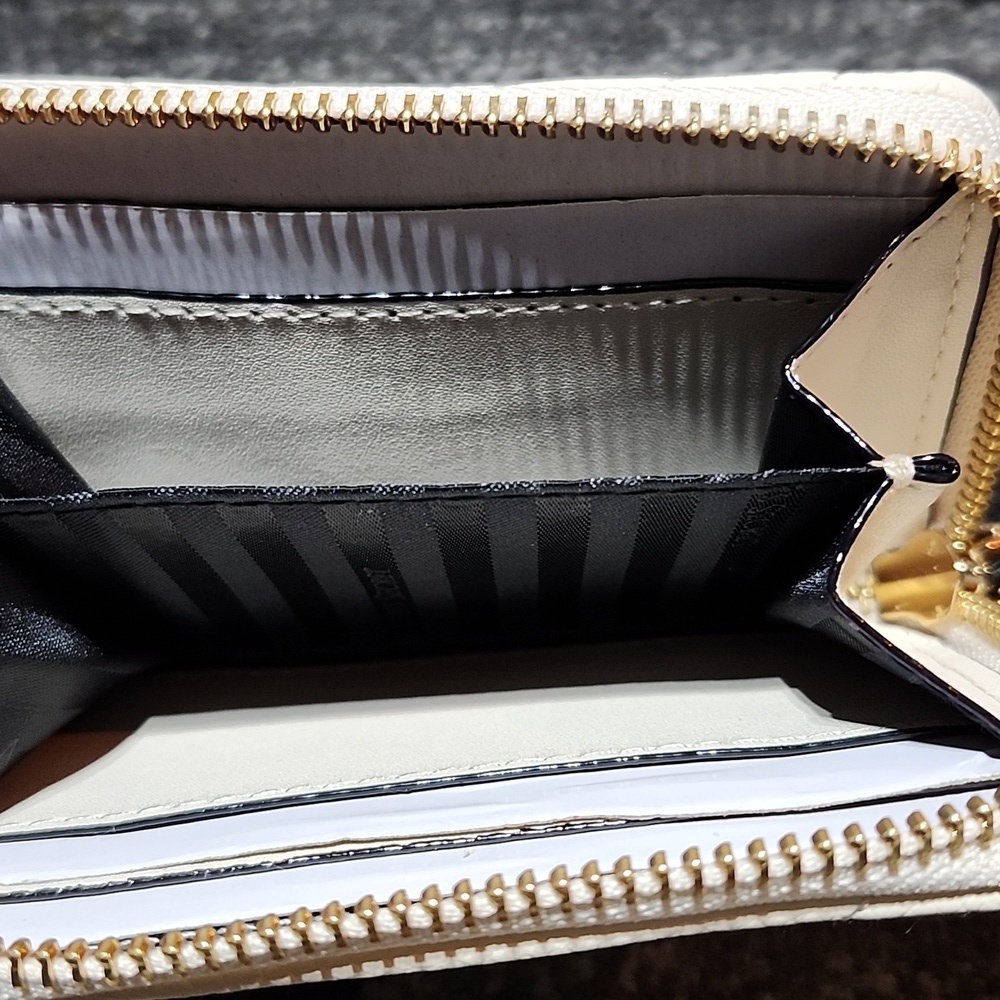 VICTORIA SECRET BISCOTTI QUILTED STUDDED ZIP-AROUND SMALL WALLET - Picture 6 of 11